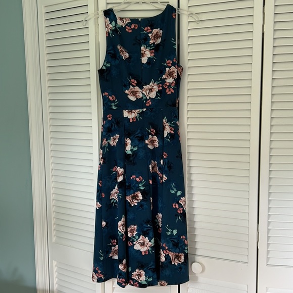 EUC Elle dress - Picture 4 of 9